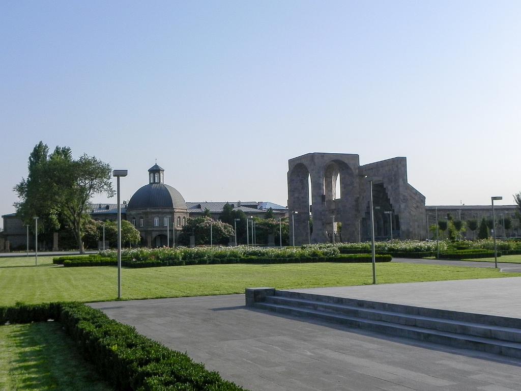 DSCO_102.jpg - Ečmiadzin - hlavní město arménské Apoštolské církve