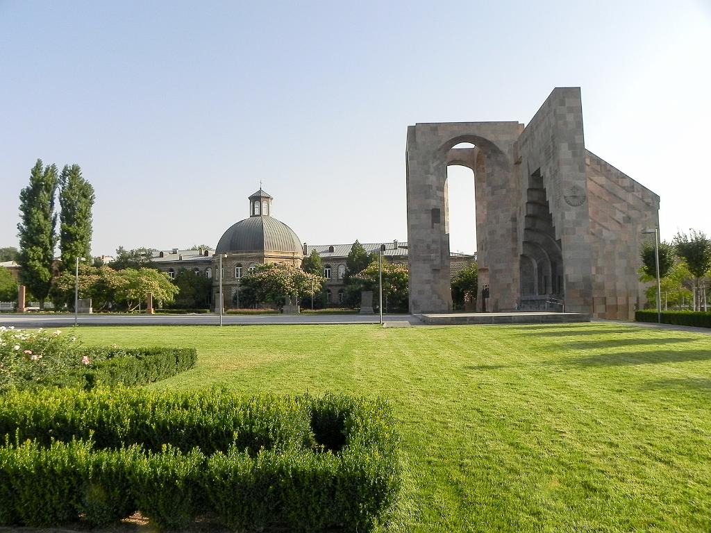 DSCO_106.jpg - Ečmiadzin - hlavní město arménské Apoštolské církve