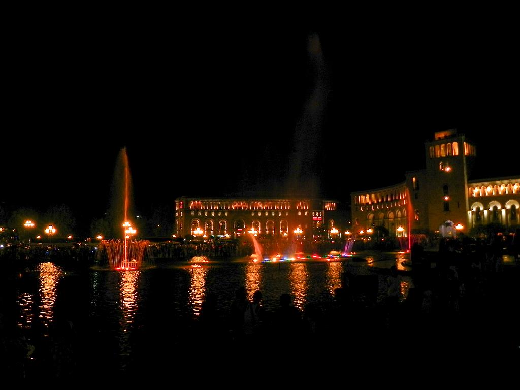 DSCO_132.jpg - Jerevan - Náměstí Republiky