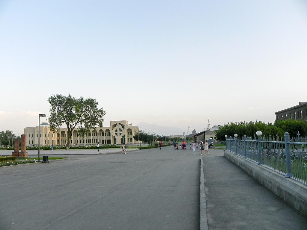 DSCO_94.jpg - Ečmiadzin - hlavní město arménské Apoštolské církve