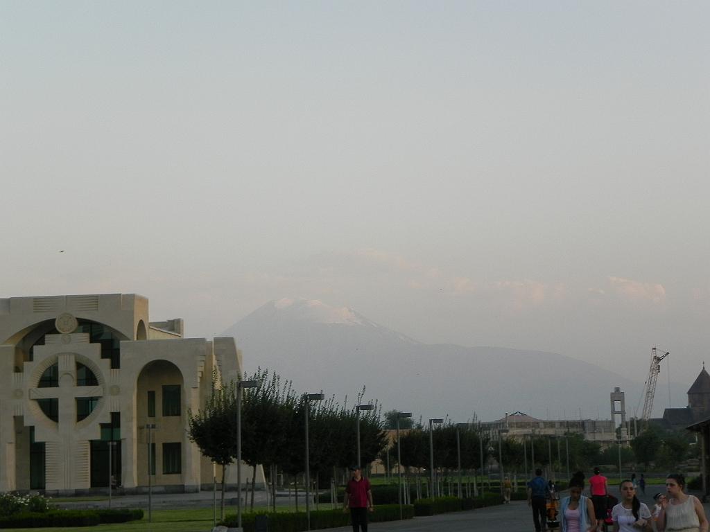 DSCO_95.jpg - Ečmiadzin - hlavní město arménské Apoštolské církve