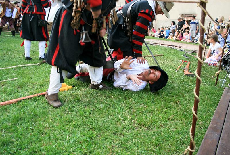 110604-138.jpg - Likvidace vzpoury