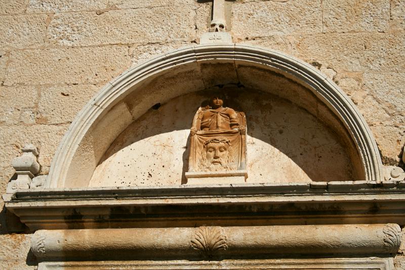 100923-091.jpg - Brač - Bol - portál kostela