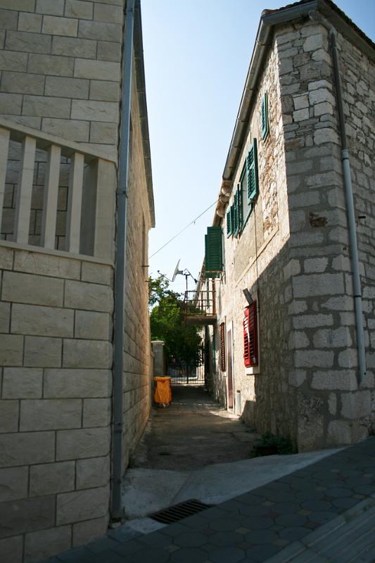 100923-095.jpg - Brač - Bol - uličky