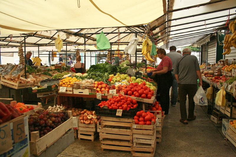 100927-007.jpg - Makarská - tržnice
