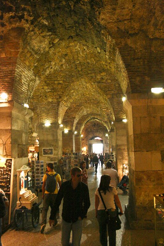 100926-114.jpg - Split - diokleciánův palác, katakomby