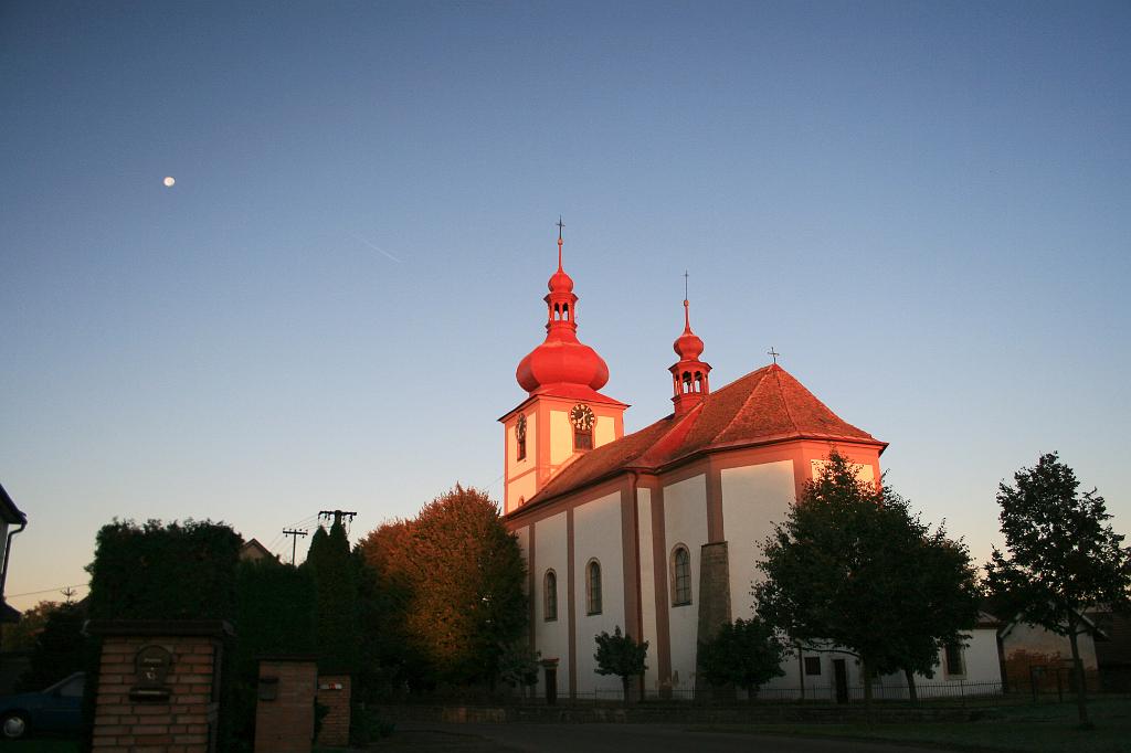 111015-04.jpg - Radim - kostel