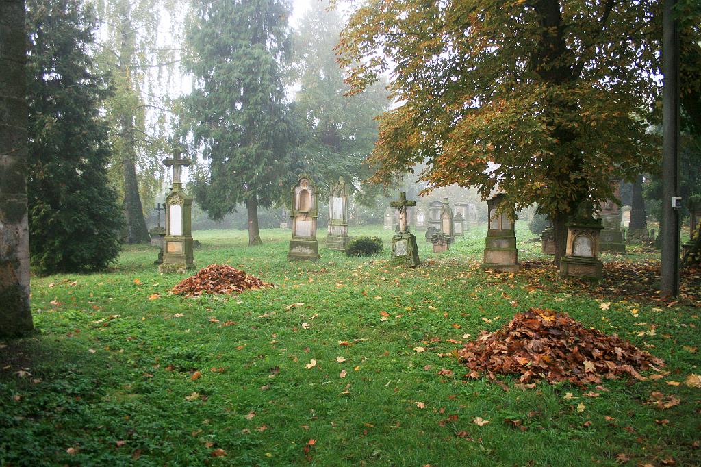 111022-06.jpg - Železnice - starý hřbitov
