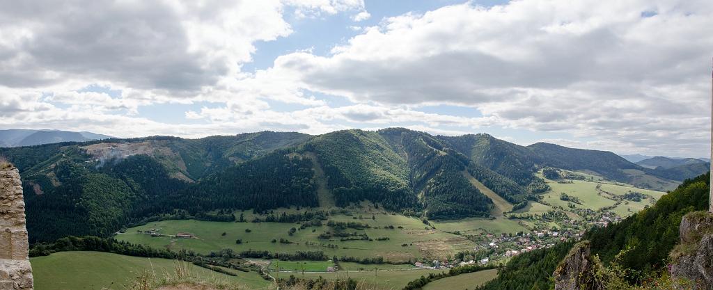 DSC_0386_pan.jpg - Hrad Lietava