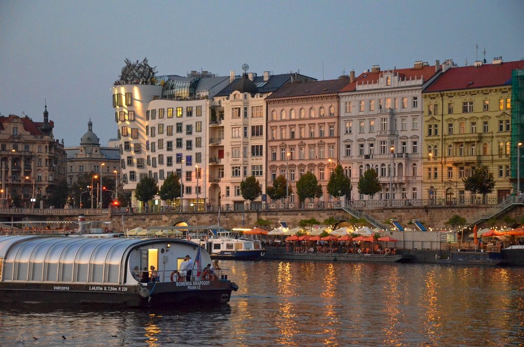 Vltava_2020_16.jpg - Praha z Vltavy