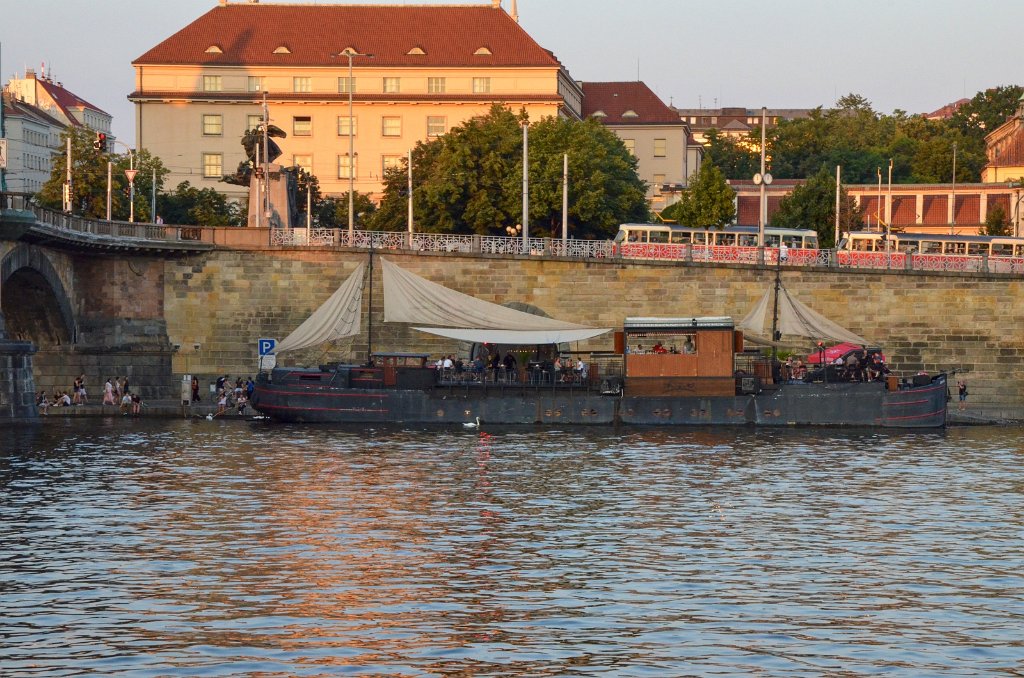 Vltava_2020_6.jpg - Praha z Vltavy