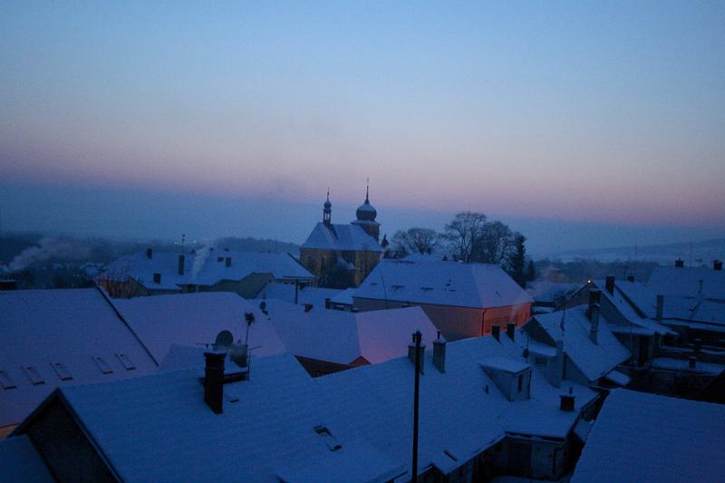 101228-10.jpg - Večerní střechy