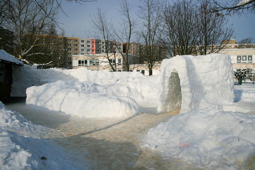 120129-02.jpg - Iglú u přehrady